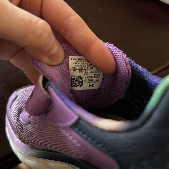 Girls under armour shoes - Picture 5 of 6